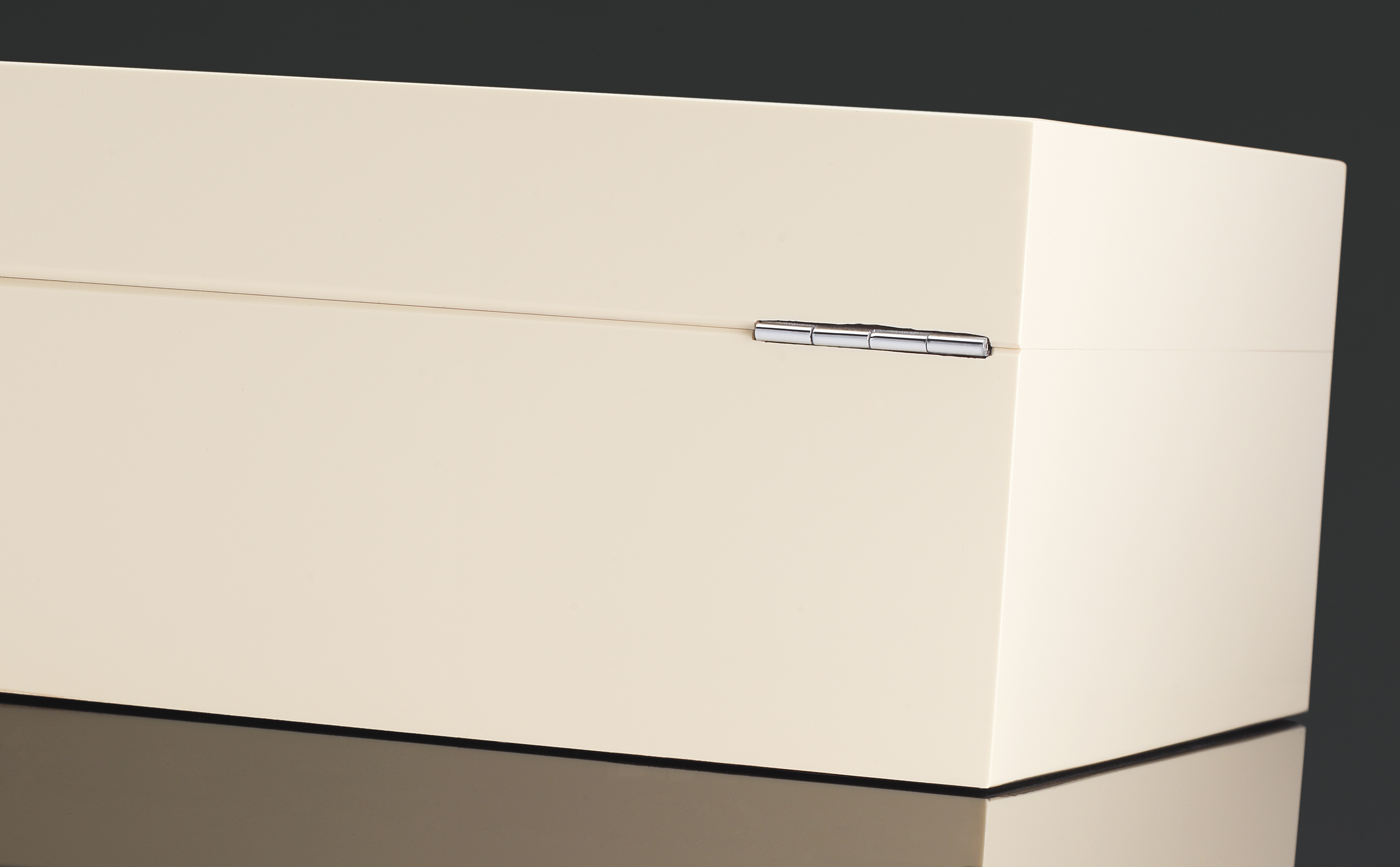 Vibrant Series - 50 Sticks Humidor - Ivory White